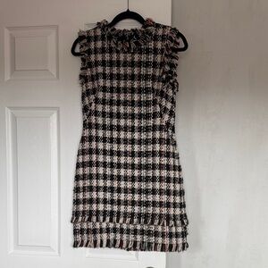 Stylish Sleeveless Checkered Dress with Fringe